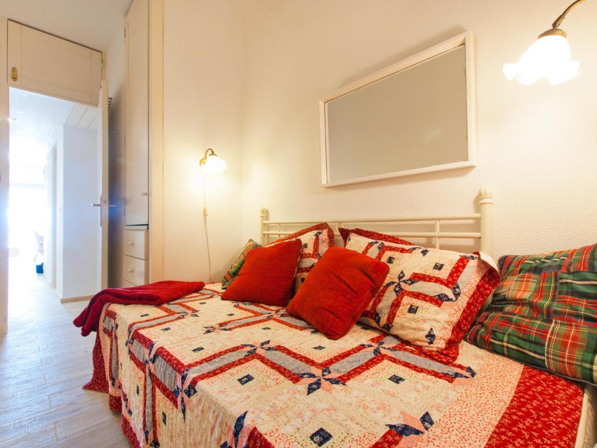 Apartment Oiza Castle 24 At Beach, Wifi And Aircon